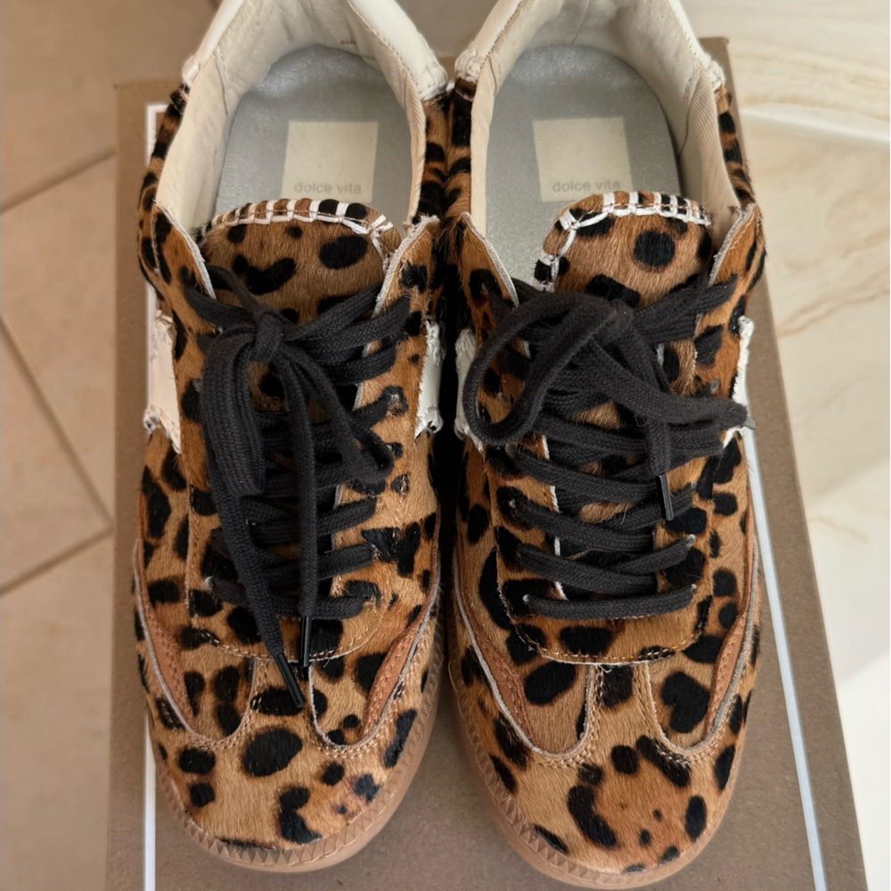 Dolce Vita Women's Notice Stitch Leopard Print Sneaker size 8